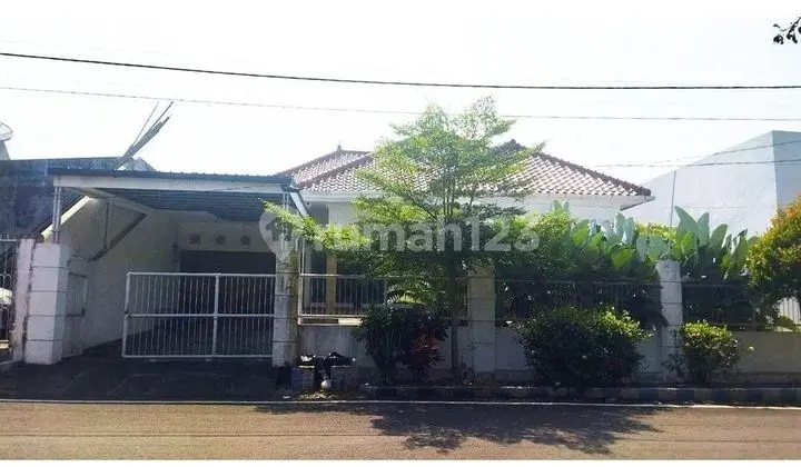 For Sale Spacious House Strategic Location Borobudur Malang