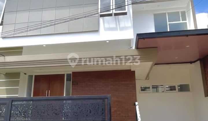 Dijual Rumah Villa Mewah , Kolam Renang dan Full Furnished Lokasi Perumahan Dekat Nk Cafe Malang