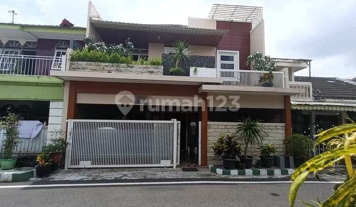 Rumah 2 Lantai Siap Huni Lokasi Strategis Sulfat Malang