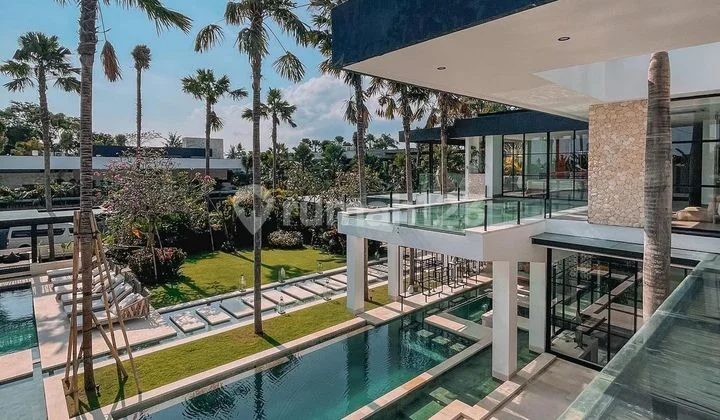 Designer Villa 5 BR Modern Luxury in Pererenan Canggu Bali