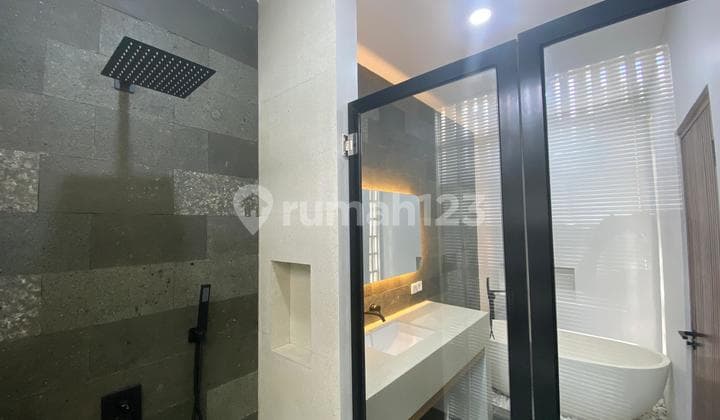 Villa Modern 3 KT SHM bisa KPR Dekat Pantai Pererenan Canggu Bali