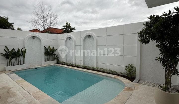 Villa Modern Leasehold 5 Years 2 KT Siap Huni di Pusat Seminyak Bali