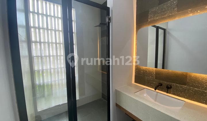 Villa Modern 3 KT SHM bisa KPR Dekat Pantai Pererenan Canggu Bali