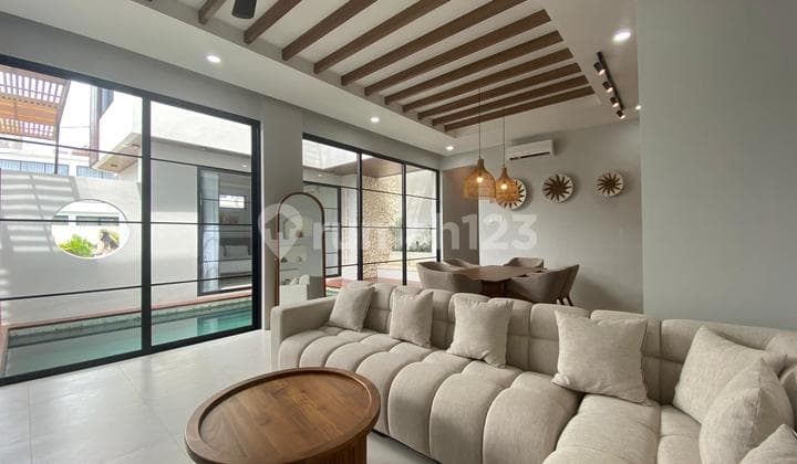 Villa Modern 3 KT SHM bisa KPR Dekat Pantai Pererenan Canggu Bali