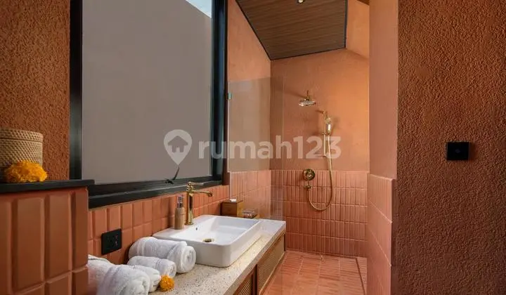 Villa Modern 3 Lantai di Canggu Dekat Pantai Batu Bolong Bali