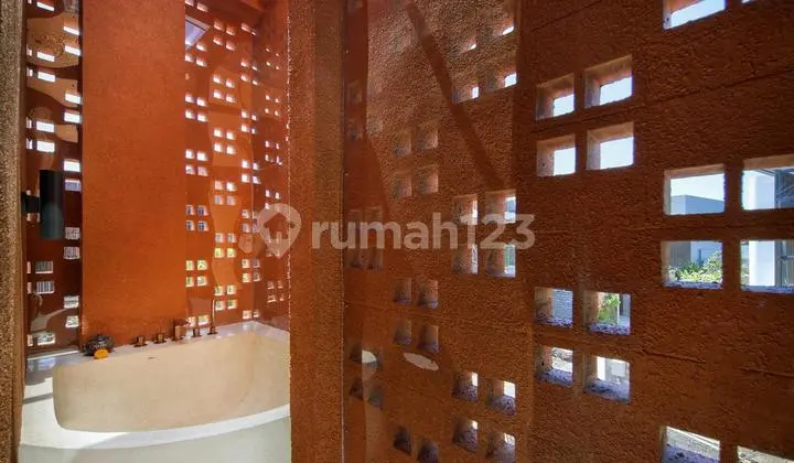 Villa Modern 3 Lantai di Canggu Dekat Pantai Batu Bolong Bali
