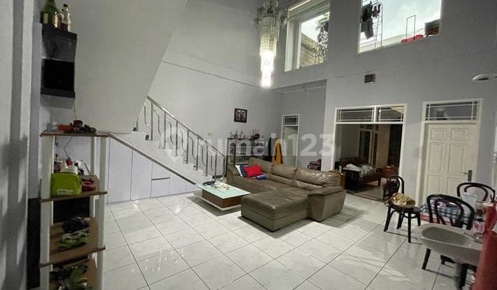 Ready-to-Occupy 2-Story Shop House on Main Road Ciateul