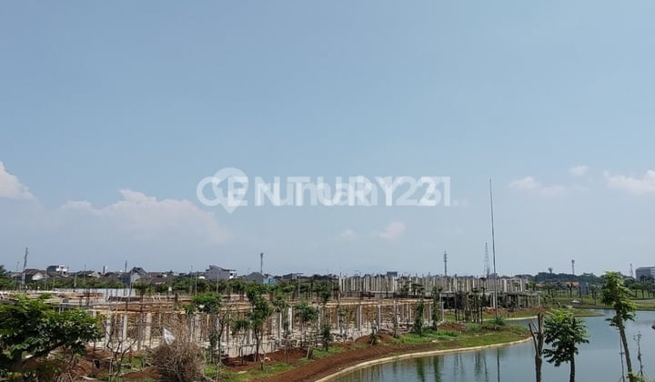Corner House with Lake View at Exclusive Cluster Podomoro Park Buahbatu