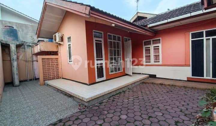 Cheap Sale of a 1-Storey House in Pondok Gede, Freehold Title