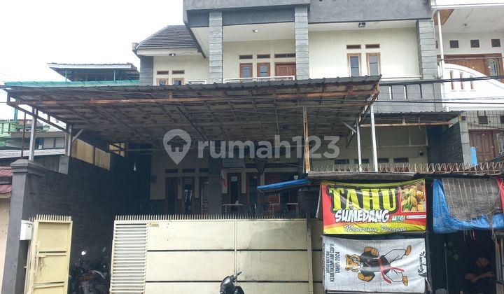 Rumah Tiga Lantai Sindanglaya
