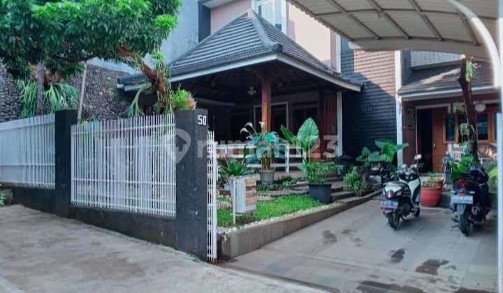 Rumah 3 Lantai Siap Huni Ada Kolam Renang