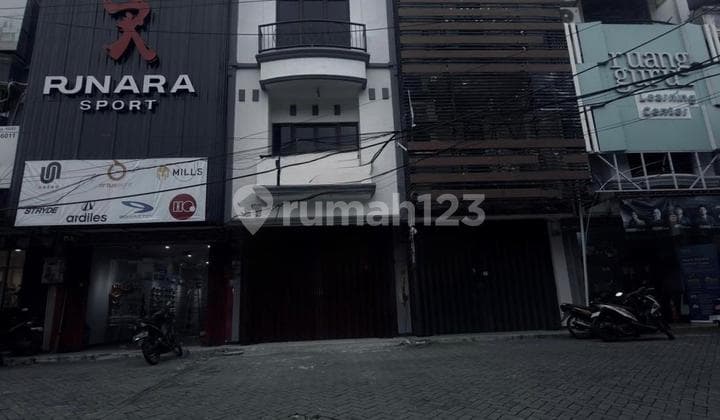 Disewakan Ruko Raya Ngagel Jaya Surabaya 3 Lantai Full Renovasi