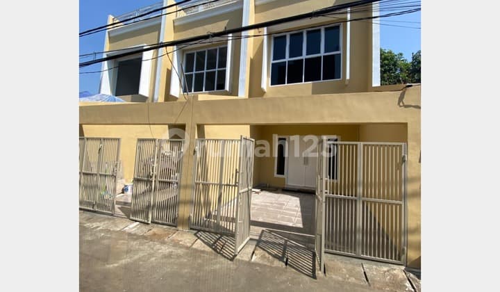 Dijual Rumah di Jalan Mangga 8 Blok T 3 Lantai. 2,2M