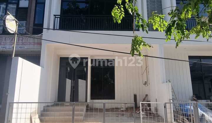 Dijual Ruko Baru 3 Lantai di Taman Ratu. SHM