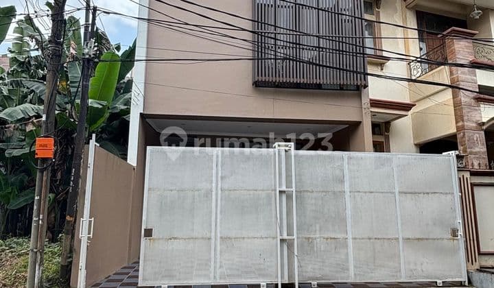 Rumah Baru di Sunter.7.2x18m2.semi Furnishberada di Komplek Elit