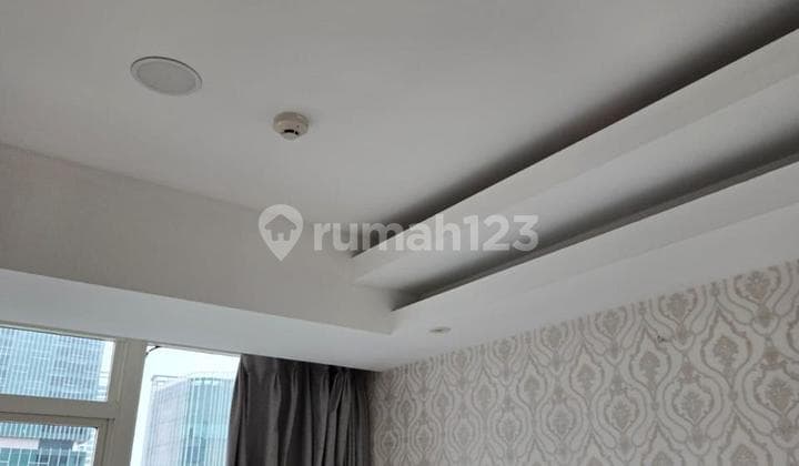 Kensington Apartment 33M2, furnished.