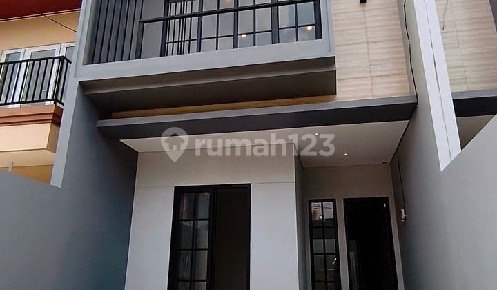 Rumah 2 Lantai di Meruya, Desain Modern Minimalis