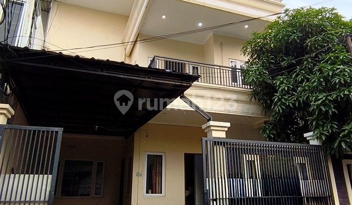 2-Story House in Tomang with 10M Width Only 3M IDR