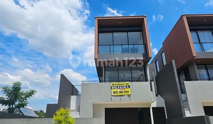 Rumah 3 Lantai Tipe Hook Unfurnished di Shila At Sawangan