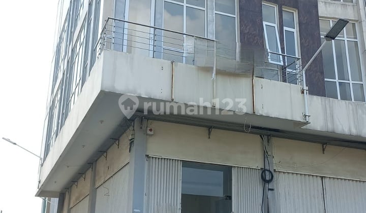 Ruko 3 Lantai di Kawasan Perdagangan