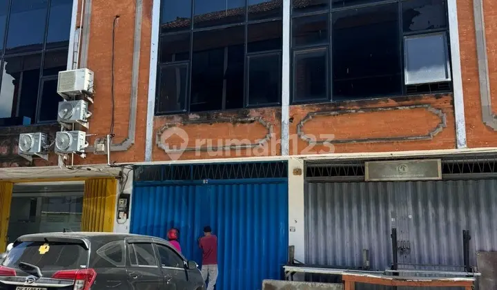 3-Story Shophouse Located in Dauhpuri, Denpasar, on Diponegoro Street