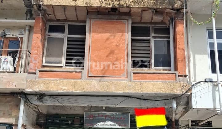 3-Story Shop House in Strategic Location on Jalan Kartini, Denpasar