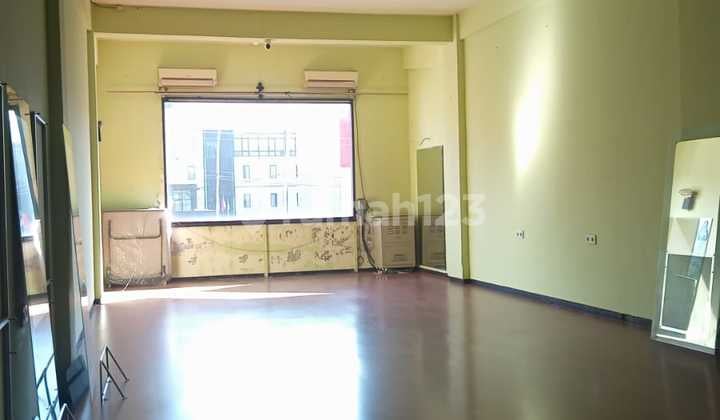 3-Story Commercial Building, Strategic Location in Dewi Sri, South Kuta