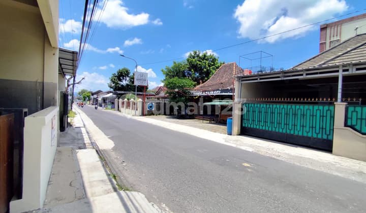 Sewa Rumah Luas & Strategis di Tanjungtirto Berbah Hanya 500M Dari Jalan Raya Jogja-Solo
