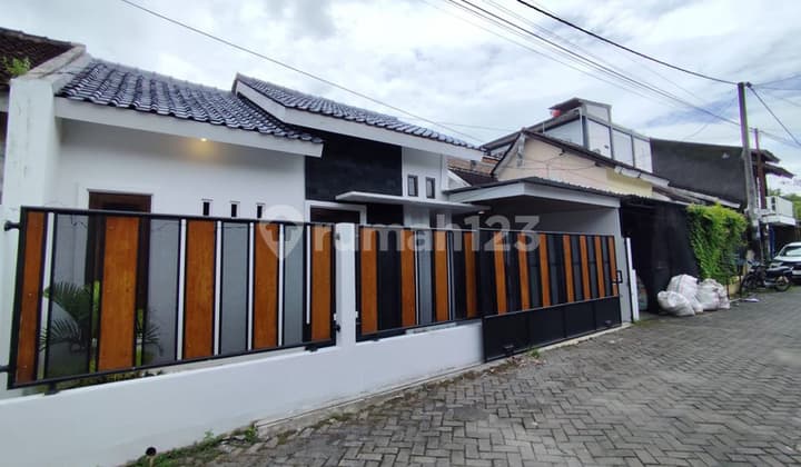 Rumah Furnished di Dalam Perum Lokasi Strategis Dekat Resto Zukaria, Wirokerten, Banguntapan, Bantul
