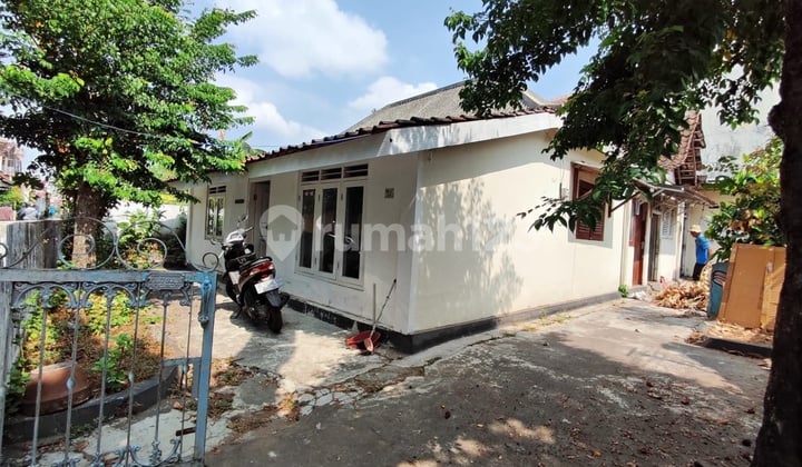 Bangunan Rumah Lama Lokasi Strategis di Pakualaman Yogyakarta