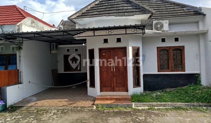 Rumah Nyaman di Cluster Full Furnished, Hanya 5 Menit ke Hyatt, Sariharjo, Ngaglik, Sleman