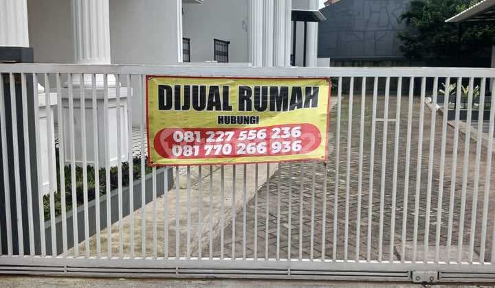 Rumah, 2 Lantai, SHM, di Kramat Jati