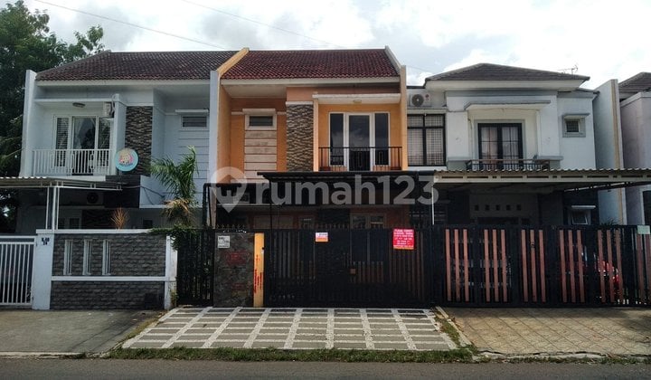 Rumah 2 Lantai Cantik di Banjar Wijaya