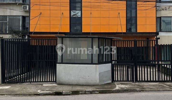 Ruko Stategis di Kedoya Lahan Parkir Luas