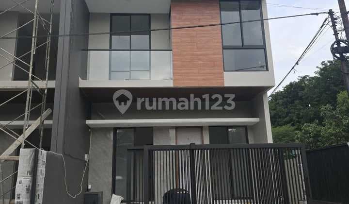 New 2-Story House for Sale in Panjang Jiwo Permai, Tenggilis, 1.85M, Land Area 96, Building Area 130, 4+1 Bedrooms, Modern Residence, SHM Certificate, Rev.a329
