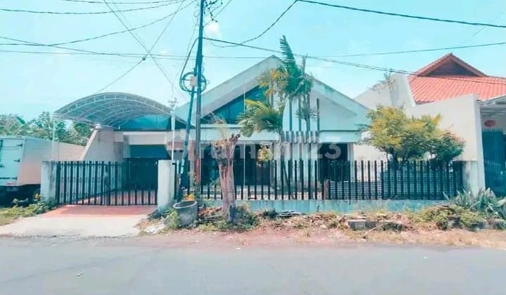 Rumah Dijual 1 Lantai Dharmahusada Indah Selatan 11M LT 450M² LB 300M² Rumah Tanah Lebar Kawasan Elite Surabaya Timur Ron.a2830