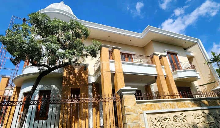 Dijual Rumah 2 Lantai Araya Sukolilo 12M LT 516M² Finishing Premium Hunian Eksklusif Tenang Ric.a240