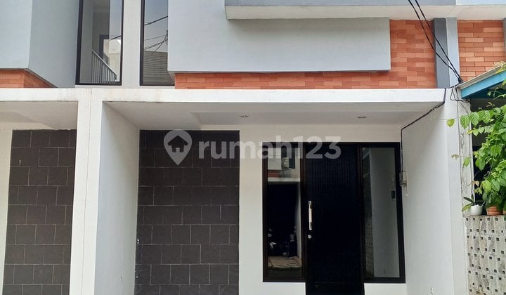 Rumah Strategis Terjangkau Bebas Banjir Dekat Graha Raya
