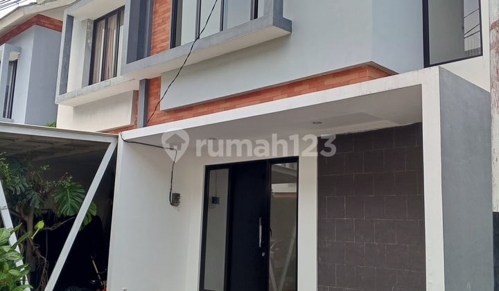 Rumah 2 Lantai-Dekat Graha Raya-Bebas Banjir-Siap Huni SHM