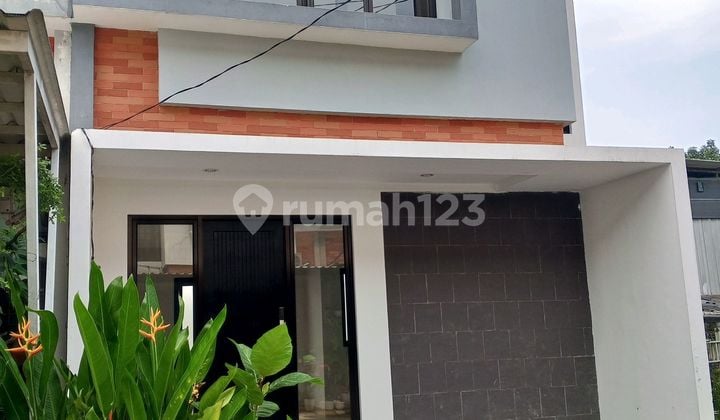 Rumah 2 Lantai Samping Taman Dekat Akses Tol dan Graha Raya