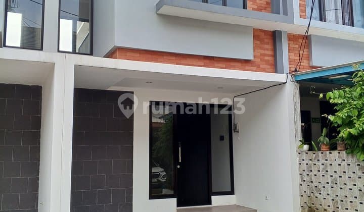 Rumah Siap Huni Strategis Bebas Banjir Dekat Graha Raya