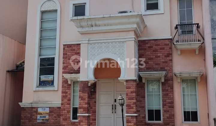 For rent: Alicante House, Gading Serpong, Near Park, 3BR, Semi-Furnished