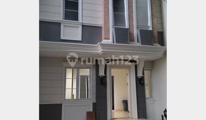 Bebas Banjir, Rumah, 2 Lantai, SHM, Dekat Tempat Ibadah, Siap Huni