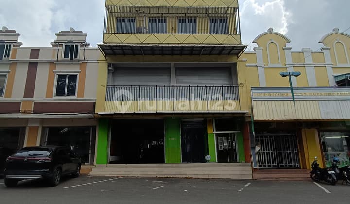 Ruko Gandeng Puri Legenda