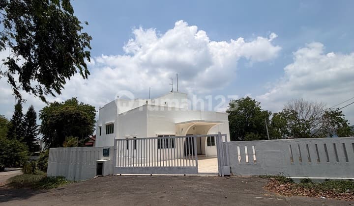 Rumah 5 Lantai dengan Letak Lokasi Strategis