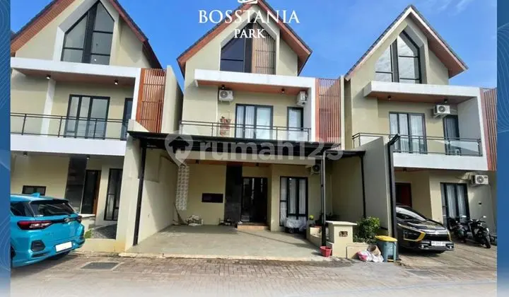 Bebas Banjir, Rumah, 2 Lantai, SHM, Dekat Pusat Perbelanjaan