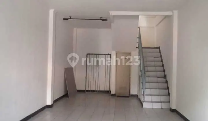 Ruko Strategis Jl. Kartini Depok - 3 Lantai + Rooftop, Parkir Luas