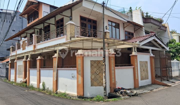 Rumah Tanjung Duren 2 Lantai Hoek, LT 195M², Harga Nego