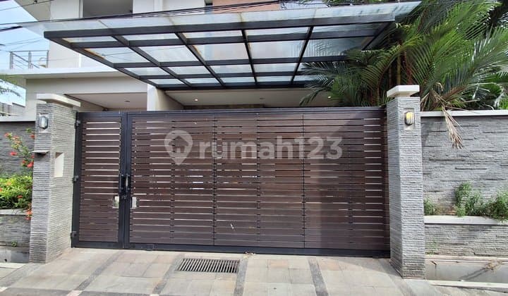 Comfortable 3-Storey Residence 233M² Land Area - Persada Sayang West Jakarta, Negotiable!