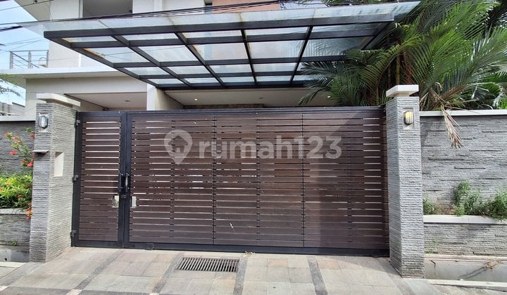 Hunian Nyaman 3 Lantai LB 233M² - Persada Sayang Jakarta Barat, Nego!